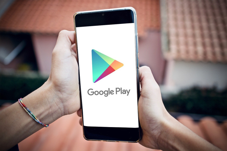 Mobile casino games played in the browser on a smartphone at OCTOPLAY Asean